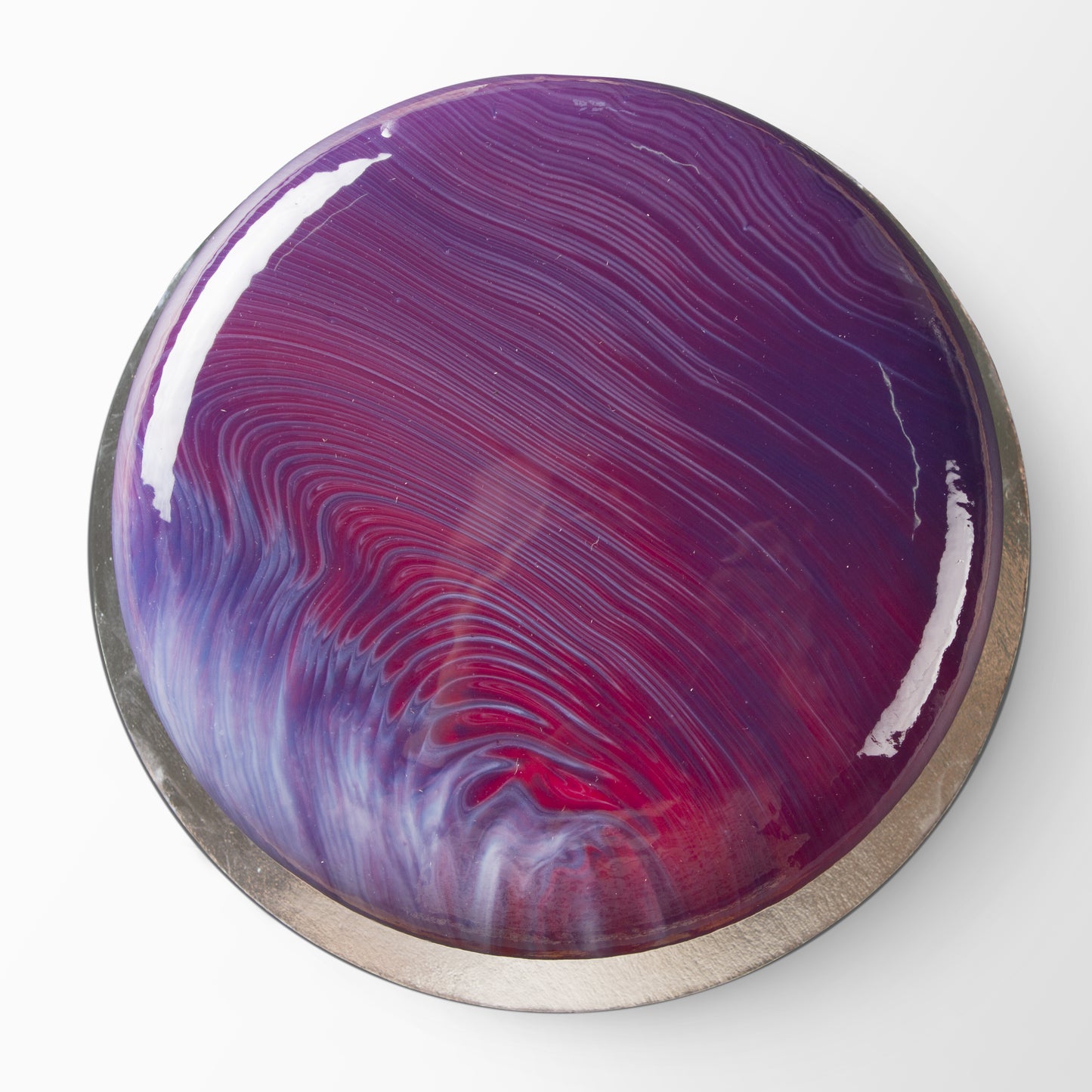 kleine lila Eistorte mit Spiegelglasur