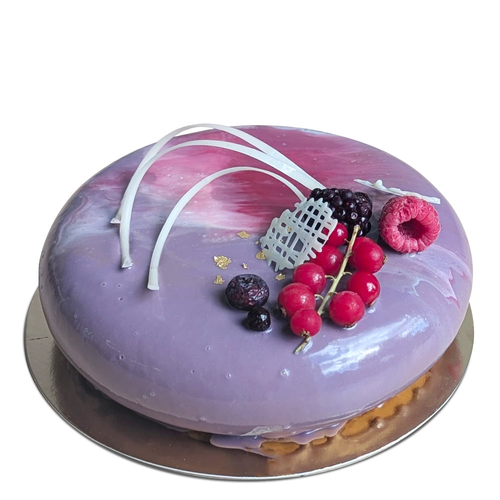 Ice cream cake with berries and chocolate decoration, 800 g