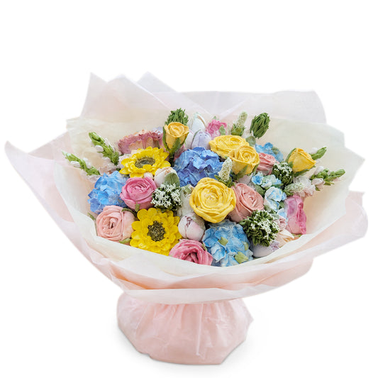 Bunter Strauß mit Rosen